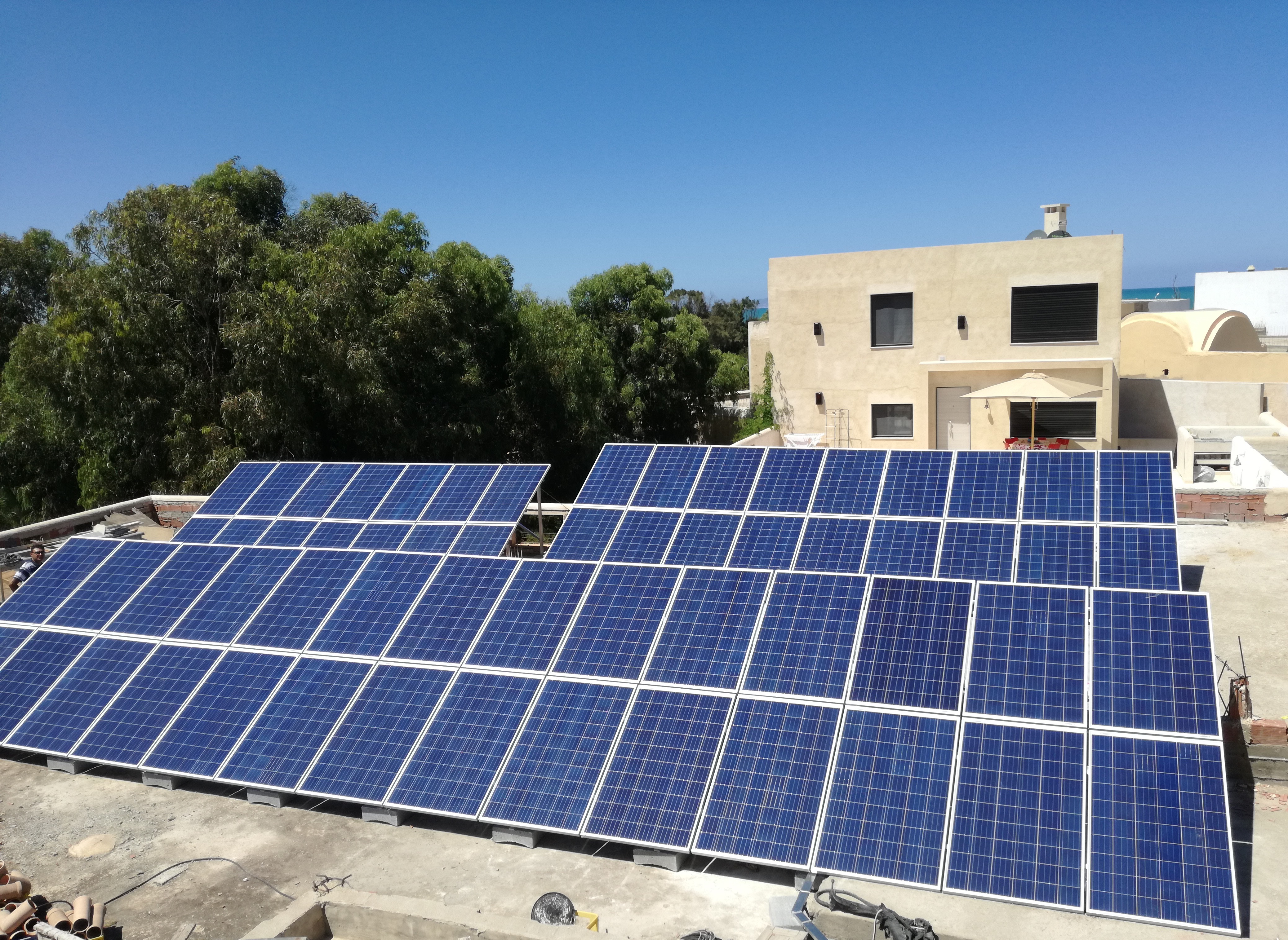 Installation photovoltaïque POMPAGE d’une puissance 15.Kwc ESPACE PODIUM GAMMARTH TUNISIE Societe SOLIDER